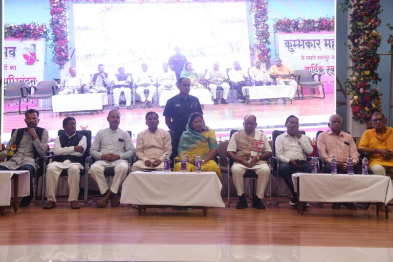 मिट्टी से जीवनोपयोगी वस्तुएँ तैयार करने की कला आत्मनिर्भर भारत की भावना को सशक्त करती है – मंत्री संपतिया उईके